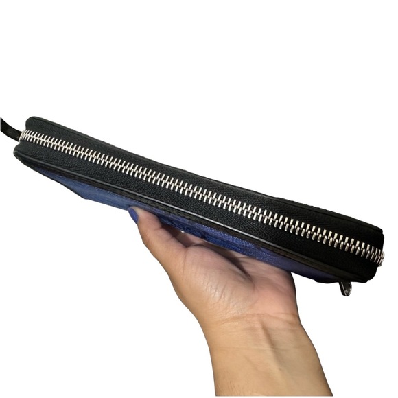 RARE GUCCI Limited edition Off the Grid wallet W/ COA (pristine) - Picture 3 of 13